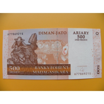 bankovka 500 madagarských ariarů/2004 hzg