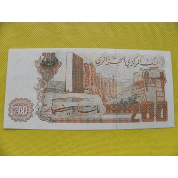 bankovka 200 dinars Alžír 1983 /UNC
