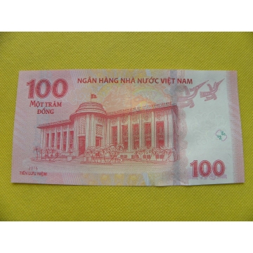 bankovka 100 dong Vietnam 2016 /UNC 