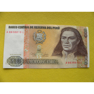 bankovka 500 intis Peru...