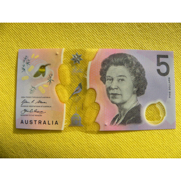 bankovka 5 dollars...