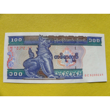 bankovka 100 kyats Myanmar...