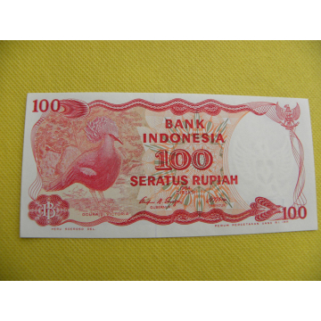 bankovka 100 rupiah...