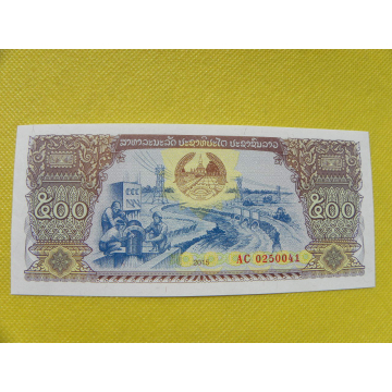 bankovka 500 kip Laos 2015...