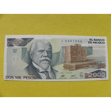 bankovka 2000 pesos Mexiko...