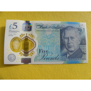 bankovka 5 pounds Británie...