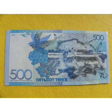 bankovka 500 tenge...